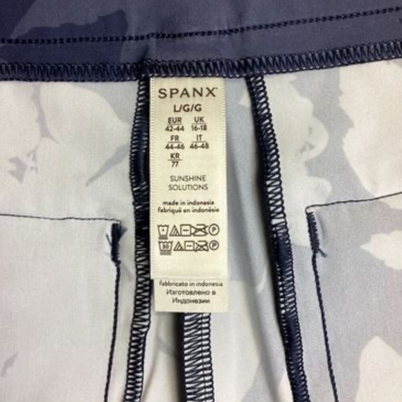 NWT Spanx Sunshine Collection 4” Pull On Shorts Floret Navy 4 Way Stretch Large - Picture 5 of 6